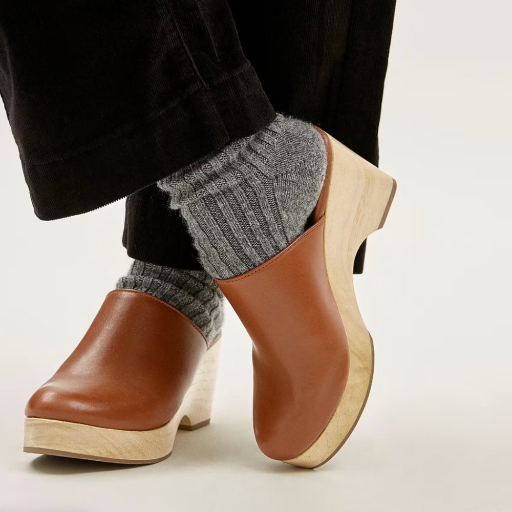 Everlane The Clog cognac